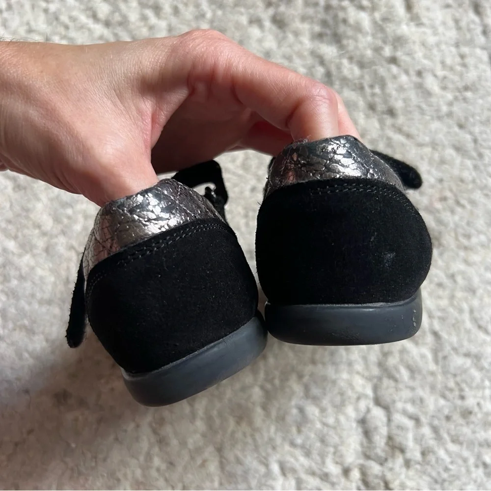 Moschino: Kid's Trending Fashion Quilted Metallic Black Leather Mary Janes Sz 28